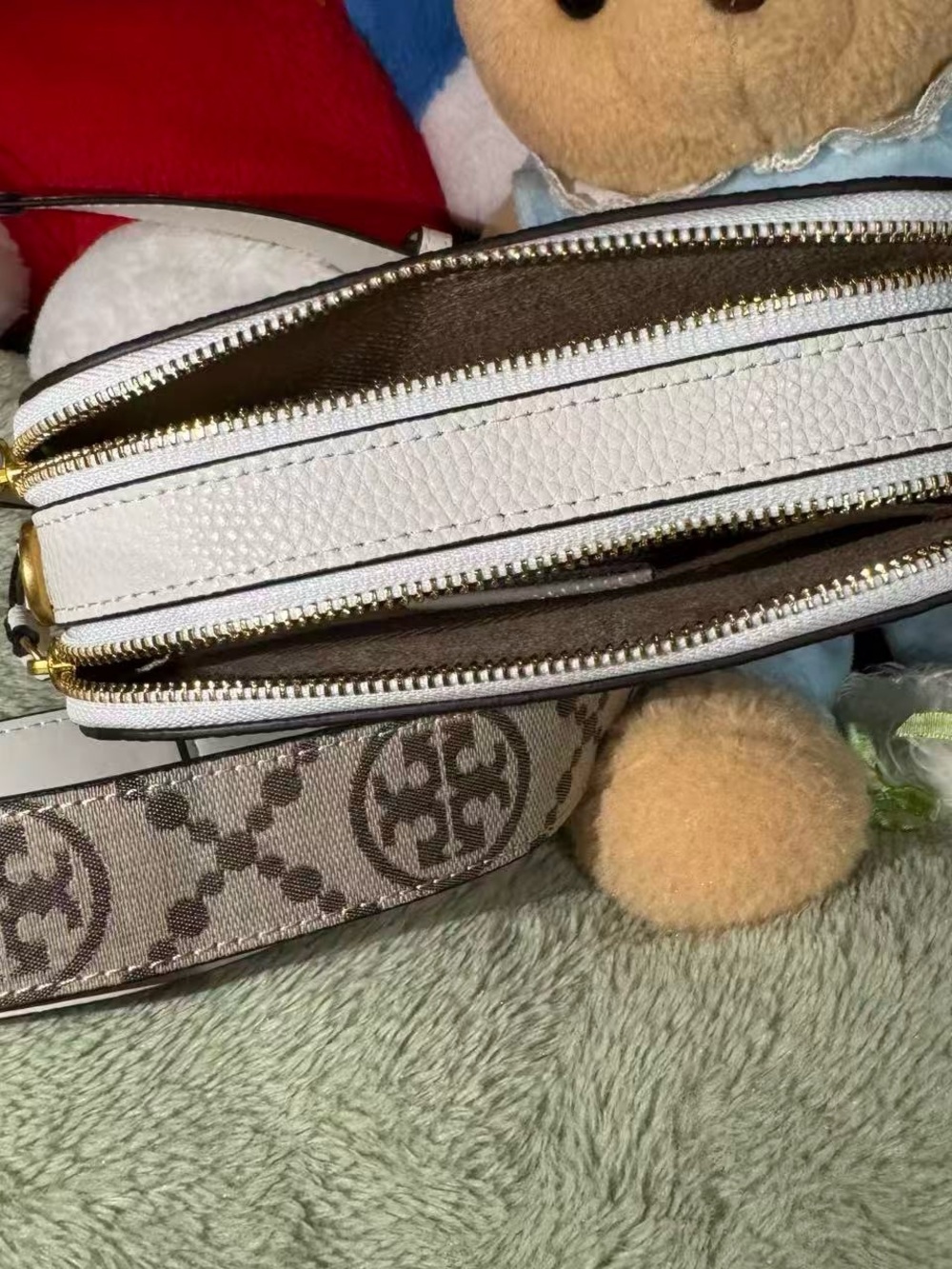 Tory Burch White Pebbled Leather Crossbody with Logo Strap - Picture 6 of 7